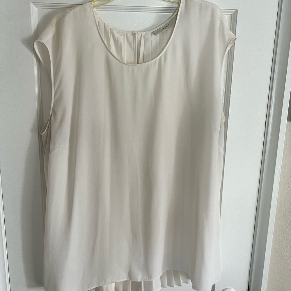 Elegant Cream Sleeveless Blouse size 18W